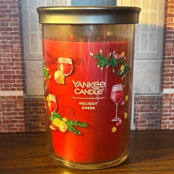 Yankee Candle Holiday Cheer Large Jar - Picture 2 of 5